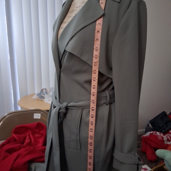 Elegant Women's Gray Trench Coat - Picture 2 of 10